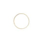 Ao lado do elástico pequeno branco Gummi (pacote de 100 unidades) da Duni GmbH, está representado um anel dourado simples e fino sobre um fundo branco, que na vista de cima enfatiza o design minimalista do anel.