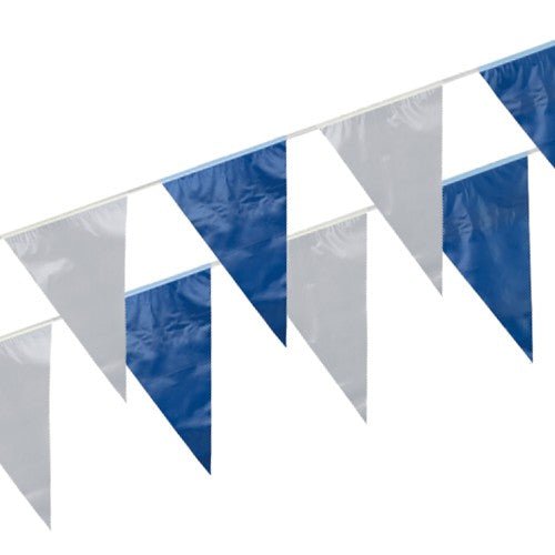 A guirlanda de bandeirolas PAPSTAR, filme à prova de intempéries da PAPSTAR GmbH, com bandeirolas triangulares azuis e brancas alternadas em um cordão branco, confere charme festivo a festas no jardim e eventos ao ar livre.