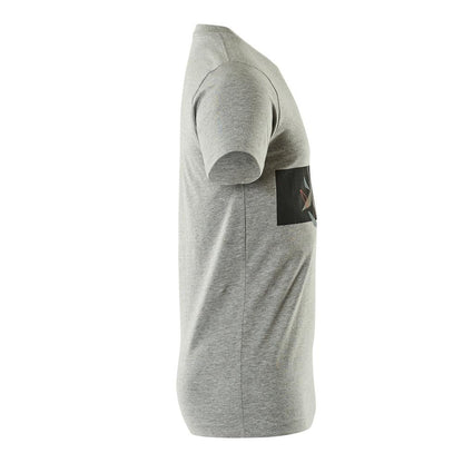Camiseta com camiseta estampada