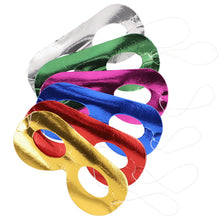 Seis máscaras faciais coloridas PAPSTAR GmbH "Metálicas" sortidas (6 peças) com buracos para os olhos e banda elástica branca, perfeitas para festas ou celebrações. Cada máscara vem com acabamento metálico e é entregue em um saco prático.