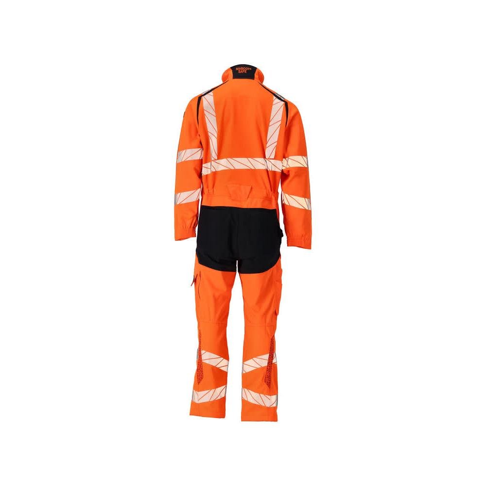 No geral, bolsos nos joelhos e combinação de inserções elásticas