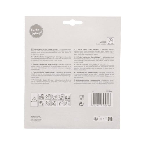 Na parte de trás das velas de letras "Happy Birthday", 8 cm, blister (1 unidade) da PAPSTAR GmbH, encontram-se instruções multilíngues, símbolos de segurança e reciclagem, códigos de barras, bem como o nome e o endereço da marca em um fundo cinza claro.