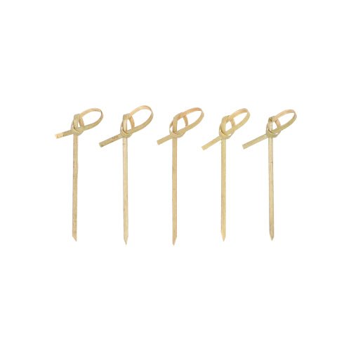 Quarenta PAPSTAR 40 espetos para fingerfood "pure" da PAPSTAR GmbH feitos de bambu com extremidades pontiagudas e nós entrelaçados estão dispostos de forma clara e uniforme em pé sobre uma superfície branca simples, ideal para servir fingerfood.
