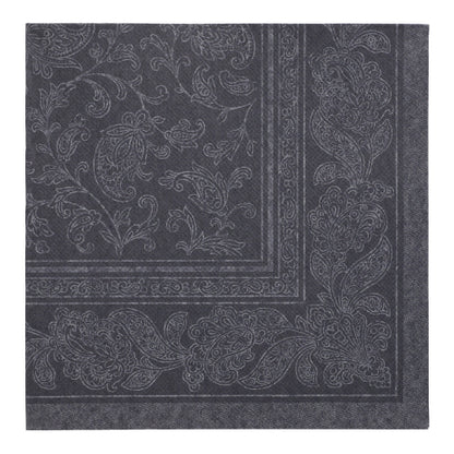 Close de um guardanapo quadrado preto PAPSTAR 50 Guardanapos "ROYAL Collection" 1/4-Fold 40 x 40 cm da PAPSTAR GmbH com padrão elaborado de paisley e flores na borda e no centro.