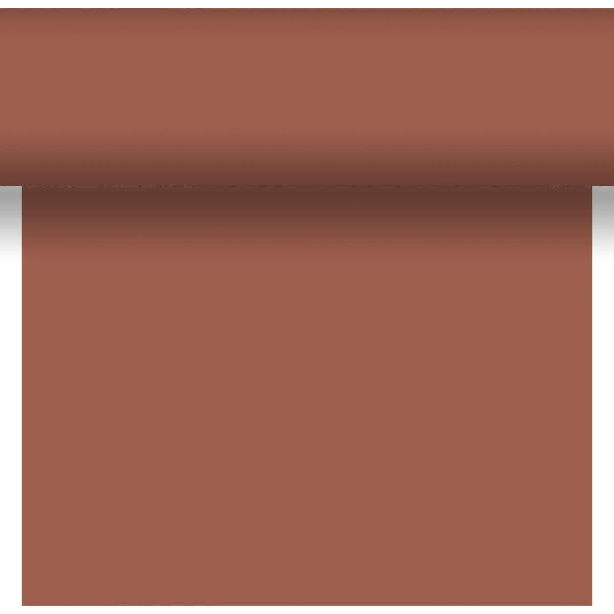 Ein teilweise ausgerollter Dunicel-Tischläufer Tête-à-Tête 24 m x 0,4 m (20 Abschnitte) von Duni GmbH hängt vor einem weißen Hintergrund - ideal für eine elegante Tischdekoration oder ein stilvolles Tête-à-Tête.