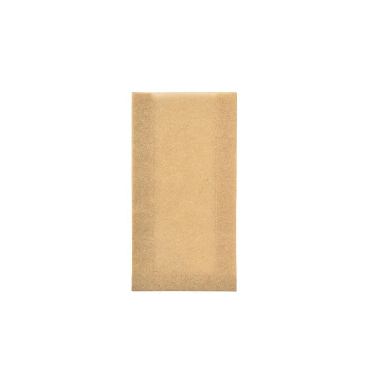 Um pequeno envelope de papel pintado de marrom (Ovenbag small Papier Braun 105x40x200) da Duni GmbH está centralizado em um fundo branco. O envelope não utilizado de um pacote de 1000 está fechado.