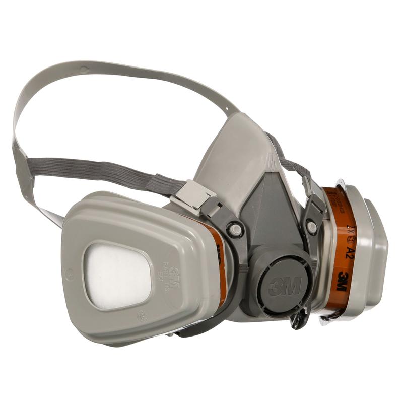 A máscara de proteção respiratória 3M™ 6002KIT-1 da 3M Deutschland GmbH é cinza, possui tiras ajustáveis para a cabeça, uma válvula de exalação central e inclui filtros substituíveis A2P2 para vapores orgânicos (1x6200, 2x6055, 2x5925, 2x501).