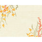 Conjuntos de mesa de papel 30x40cm Fall Beauty da Duni GmbH: Fundo texturizado bege, folhas de outono em tons de laranja e amarelo, caules verdes e bagas vermelhas nos cantos - perfeito para decoração de mesa de outono. Embalagem com 250 peças.
