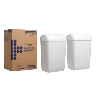 Uma grande caixa de papelão marrom com a inscrição "Kimberly-Clark GmbH" contém dois recipientes de lixo Aquarius™ brancos de plástico (médio), cada um com tampa fechada, do conjunto 2 Disposers | Caixa (2 cestos de lixo).
