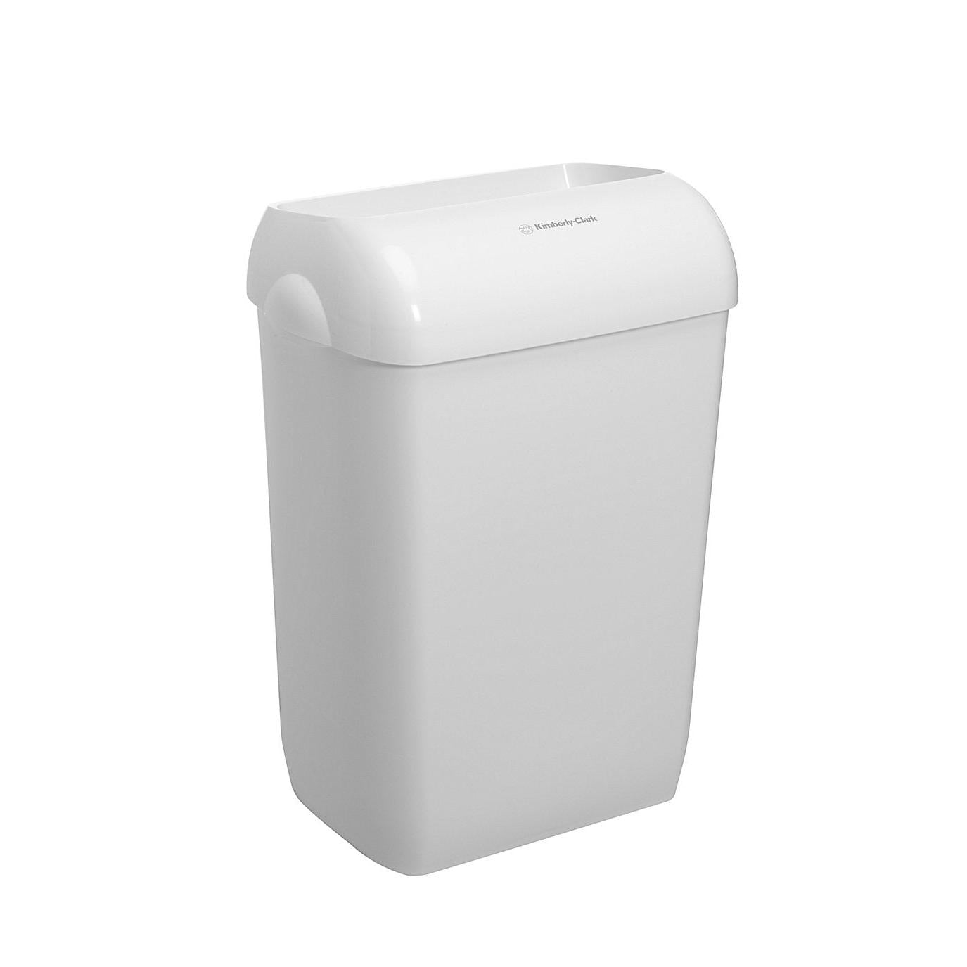 Um recipiente de lixo branco Aquarius™ de plástico (médio) da Kimberly-Clark GmbH com tampa abaulada e fenda aberta, ilustrado contra um fundo de cor sólida. O conjunto contém 2 recipientes de lixo por caixa.