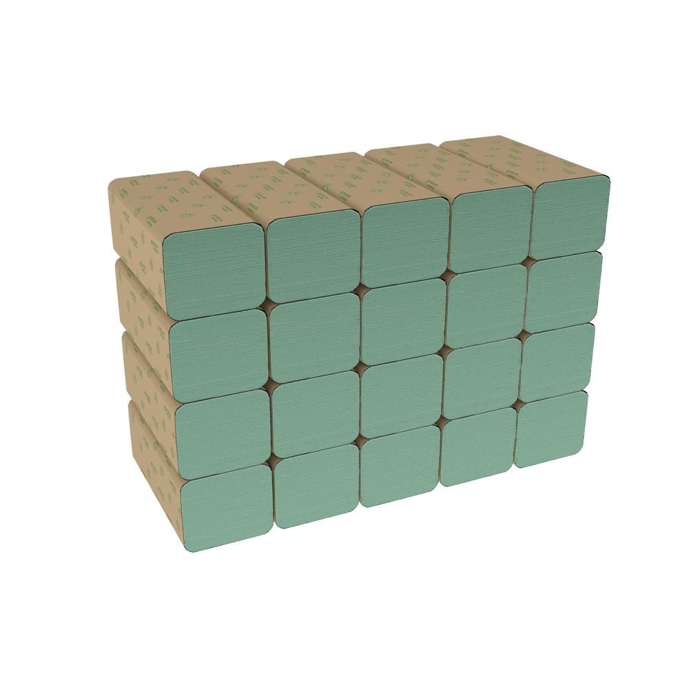Uma pilha de dezesseis blocos retangulares, dispostos em 4x4, assemelha-se às toalhas Hostess™ NATURA™ - dobragem em ziguezague, Pequena (23,00 x 25,00 cm) da Kimberly-Clark GmbH, com faces verdes e lados com padrão castanho sobre um fundo branco sólido.