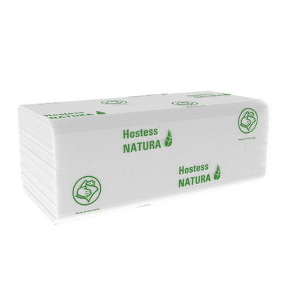 Uma pilha de toalhas de mão dobradas brancas Hostess™ NATURA™ C-dobra da Kimberly-Clark GmbH com gráfico de folha verde, símbolo de polegar para cima, texto "Made in Germany" e marca ecológica. 20 x 140 folhas por caixa.