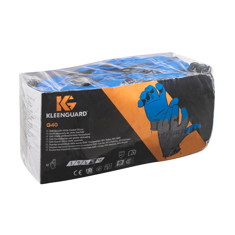 Eine versiegelte Packung der KleenGuard® G40 Nitril-Handschuhe - Blau der Kimberly-Clark GmbH zeigt blaue Handschuhe mit Produktinformationen und Symbolen für den Chemikalienschutz auf einer schwarz-orangenen Verpackung.