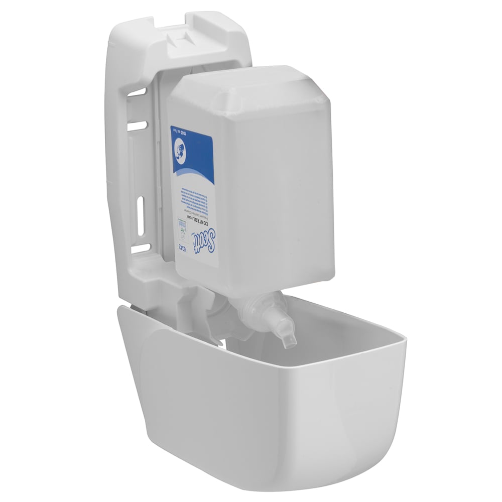 Um dispensador de sabão de espuma montado na parede, branco, Scott® Control™ da Kimberly-Clark GmbH, com a frente aberta, mostra uma cassete de 1L no interior. O dispensador recarregável é ideal para uso frequente e possui um recipiente rotulado e um bico voltado para baixo para fácil dispensação de sabão.