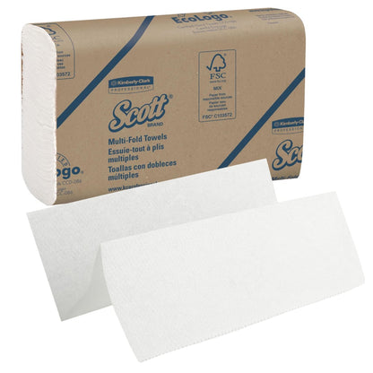 Uma caixa de toalhas Scott® - MultiFold, Branco, Médio, 16 clipes x 250 folhas da Kimberly-Clark GmbH; ilustrada com duas toalhas brancas não dobradas - ideal para secagem higiênica das mãos.