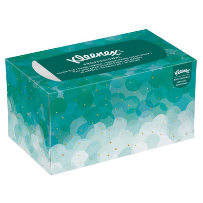 As toalhas de mão Kleenex® Ultra™ Interfold (70 unidades, Branco, Médio) da Kimberly-Clark GmbH vêm em uma caixa retangular com design abstrato em Teal/Azul e detalhes dourados, que possui uma ranhura branca para tecido - ideal para mãos higiênicas em ambientes profissionais.