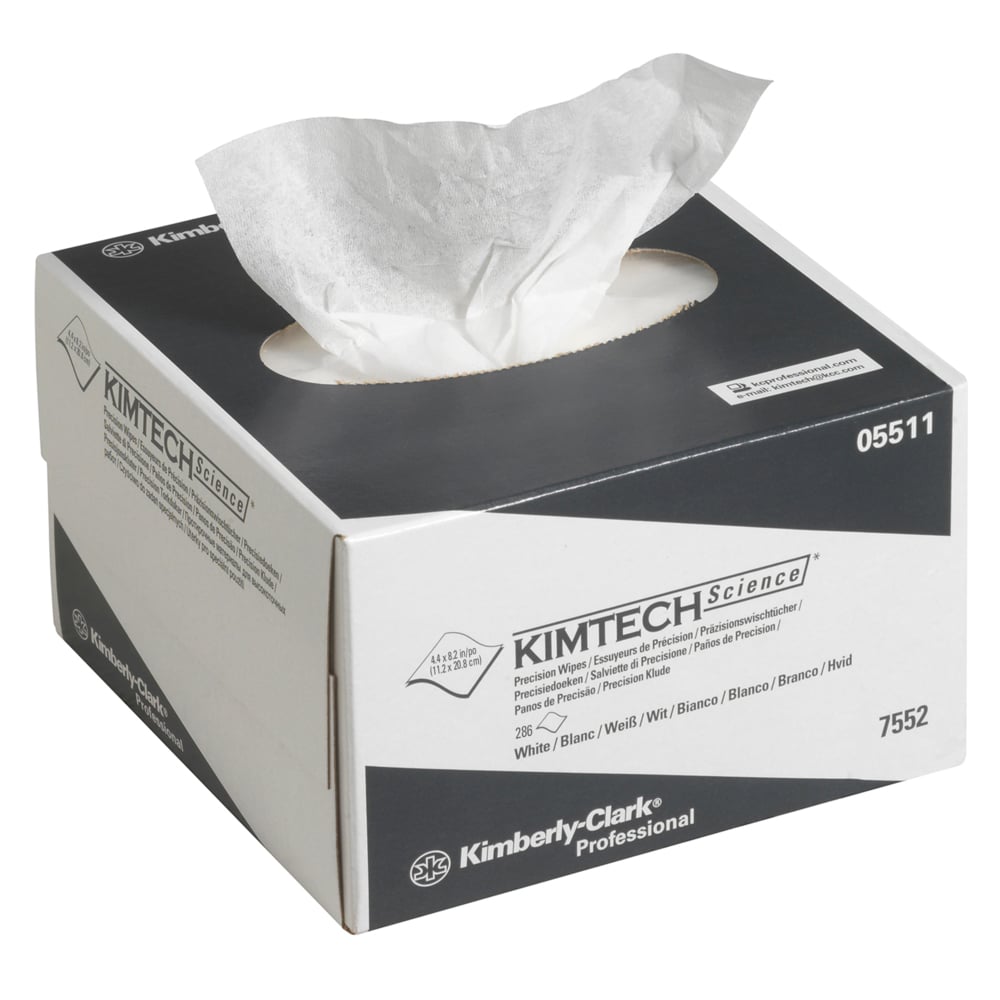 Eine weiße rechteckige Kimtech® Science Präzisionstücher-Box (Kimberly-Clark GmbH) mit einem fusselfreien Tuch, das teilweise herausgezogen ist; ideal für die Reinigung in Labore. Produktangaben und Marke erscheinen auf der kleinen 286-Blatt-Zupfbox.