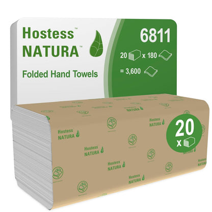 Um pacote de toalhas Hostess™ NATURA™ - dobragem em ziguezague (23x25 cm) da Kimberly-Clark GmbH, número de produto 6811, contém 20 pacotes com 180 toalhas ecológicas cada (total: 3.600), embaladas em papel castanho com impressão verde.