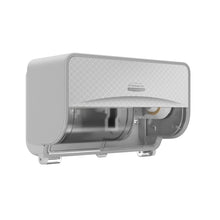 Der graue, an der Wand montierte Kimberly-Clark Professional™ Icon™ Toilettenpapierspender - Kleinrollen von Kimberly-Clark GmbH hat eine strukturierte Vorderseite und einen teilweise geöffneten Deckel mit einer Toilettenpapierrolle im Inneren.