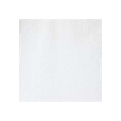 Um guardanapo branco de cor única e textura fina como as toalhas Scott® Essential™ - intercaladas / Branco / Pequeno (15 x 340 folhas) da Kimberly-Clark GmbH, ideal para secagem higiénica das mãos.