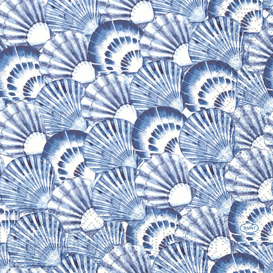 Ein nahtloses blau-weißes Muschelmuster bedeckt die Zellt Servietten 33x33 cm, 3-lagig, Tide Design by Duni GmbH (Packung mit 250 Servietten), mit einem kleinen runden "Duni"-Logo in der rechten unteren Ecke.