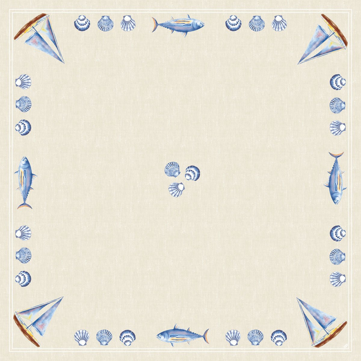 A toalha de mesa Dunisilk MD 84x84 cm em Tide da Duni GmbH tem um design quadrado bege com peixes azuis ilustrados, veleiros e bordas de conchas, bem como feixes de conchas no centro - perfeita para uma decoração de mesa marítima (20 peças/pacote).