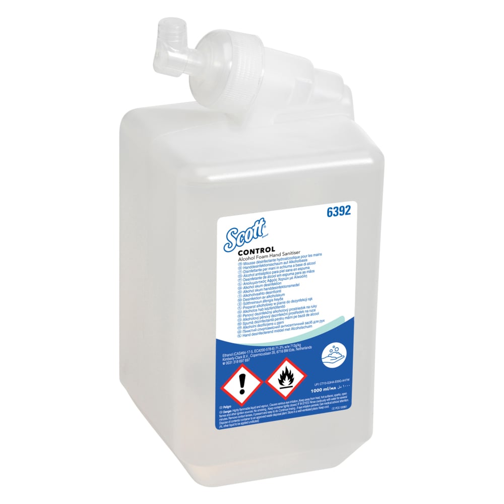 Um cartucho transparente e retangular de 1 litro de Espuma Desinfetante para as Mãos à Base de Álcool Scott® CONTROL da Kimberly-Clark GmbH, com tampa e bico brancos, etiqueta azul e branca, símbolos de perigo e informações do produto; disponível em caixas com 6 cartuchos.