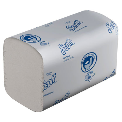 Um pacote de toalhas dobradas descartáveis brancas Scott® Control™ da Kimberly-Clark GmbH, 15 pacotes x 322 folhas por caixa, em embalagem de marca com logotipos azuis, concebido para secagem de mãos higiênica.