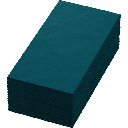É mostrado uma pilha bem empilhada de guardanapos retangulares Bio-Dunisoft 40 x 40 cm 1/8 Buchfalz da Duni GmbH sobre um fundo branco. Estes guardanapos de papel ecológicos são verde escuro e estão uniformemente alinhados.