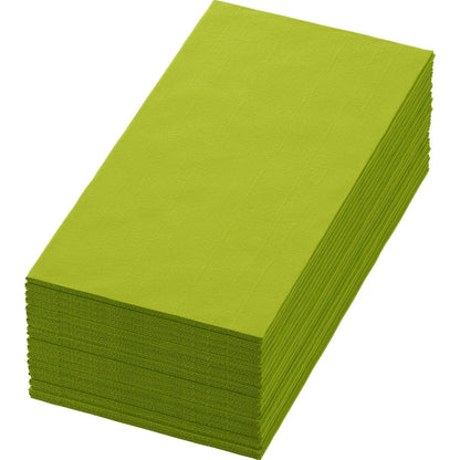 Uma pilha de guardanapos retangulares, verde-lima Bio-Dunisoft 40 x 40 cm 1/8 Buchfalz da Duni GmbH está cuidadosamente alinhada, mostrando tanto as bordas superiores quanto laterais de uma vista inclinada.