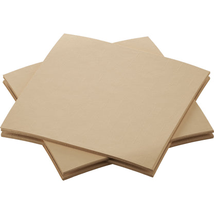 Quatro pilhas de guardanapos Bio-Dunisoft 20x20cm da Duni GmbH, marrons e quadrados, estão dispostas de forma sobreposta em um fundo branco. Estes guardanapos biodegradáveis e ecológicos são lisos e não texturizados.