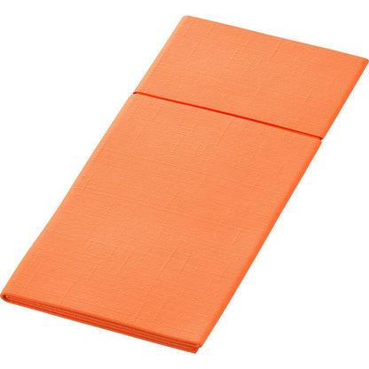 O Duniletto-Slim 40x33cm da Duni GmbH é uma esteira retangular laranja dobrada com um padrão de textura discreto, perfeita como base higiênica ou base descartável para limpeza adicional.