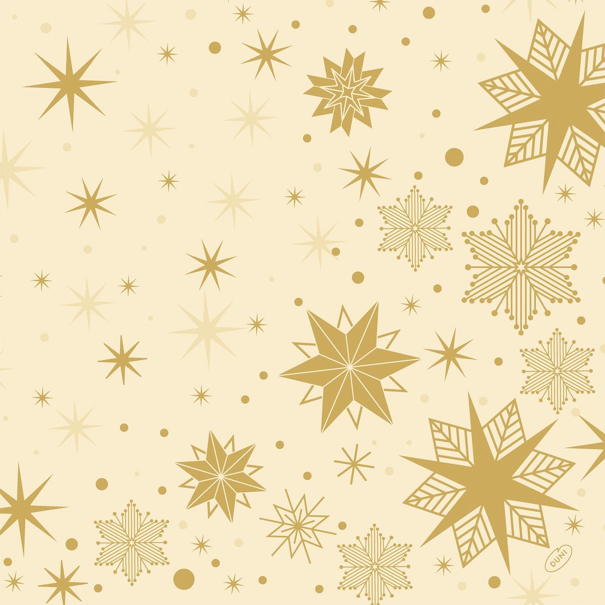 Um fundo bege com estrelas douradas e flocos de neve em vários tamanhos, formando um padrão repetitivo - ideal para os guardanapos Bio-Dunisoft 40x40cm da Duni GmbH.