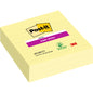 Ein Stapel großer, gelber Post-it® Super Sticky Notes von 3M Deutschland GmbH (101 mm x 101 mm, 70 Blatt/Block), gekennzeichnet mit 100% PEFC. Mit violettem "Super Sticky"-Etikett und aus zertifiziertem Recyclingpapier hergestellt.