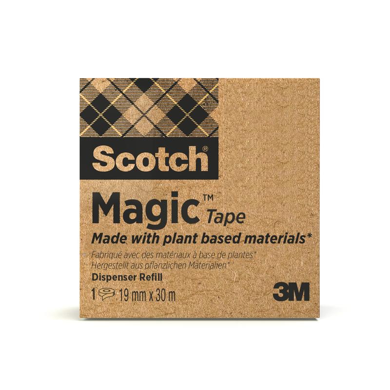 Um pacote de fita adesiva Scotch® Magic™ da 3M, fabricado com 66% de adesivo vegetal (19 mm x 30 m), em caixa marrom com texto preto e amarelo, faixa quadriculada e logotipo - a fita adesiva invisível e ecológica.