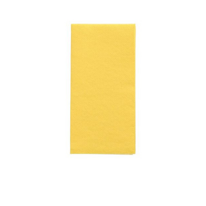 Um único guardanapo amarelo, retangular e bem dobrado da PAPSTAR Guardanapos "DAILY Collection" 1/8-dobra 32 cm x 32 cm da PAPSTAR GmbH está centrado como uma decoração de mesa num fundo branco simples.