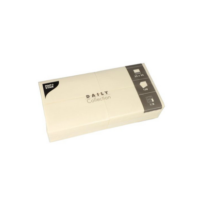 Um pacote de guardanapos de papel bege, ideal para decoração de mesa, com a designação "DAILY Collection" da PAPSTAR GmbH. A embalagem contém símbolos que indicam as dimensões (32 x 32 cm), a quantidade (150) e o tipo de dobra (1/8), para que você obtenha guardanapos elegantes e conforto sustentável para suas reuniões.