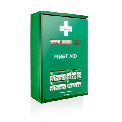 Armário de primeiros socorros Cederroth montado na parede, verde, com porta dupla (metal) da Orkla Wound Care AB (L 385 x A 575 x P 170 mm) com cruz branca, compartimentos de suprimentos visíveis e instruções de uso ilustradas para fácil acesso.