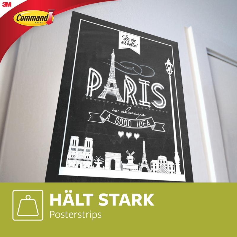 Um poster preto e branco de Paris está fixado com tiras para poster Command™ da 3M Deutschland GmbH no pack de vantagem (17024-VP). No canto superior esquerdo, vê-se o logotipo do Command, abaixo uma etiqueta verde com a inscrição "HÄLT STARK Posterstrips" ao lado de uma simples ilustração de moldura de suspensão.
