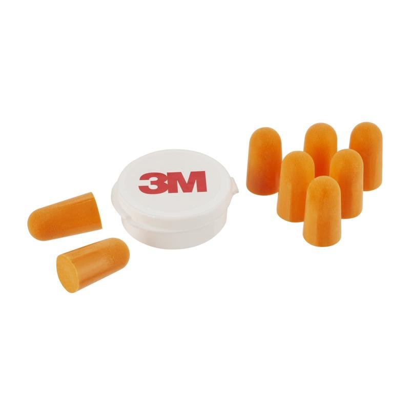 Oito tampões auditivos laranja 3M™ 1100 espuma macia (valor SNR 35 dB) da 3M Deutschland GmbH são mostrados ao lado de um pequeno recipiente redondo branco com o logotipo vermelho "3M" em fundo branco.