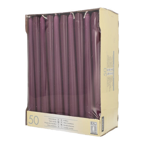 Uma caixa com 50 velas Starpak (Ø 2,2 cm - 25 cm) em roxo, com longa duração de queima, dispostas verticalmente em uma embalagem transparente com um fundo de papelão bege com informações do produto.