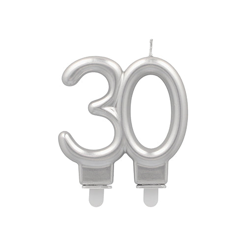 Ein silberner PAPSTAR Jubiläumskerzen mit Halter 7 cm von PAPSTAR GmbH, in Form der Zahl 30 mit zwei kleinen weißen Sockeln und einem Docht - ideal für Jubiläumsfeiern.