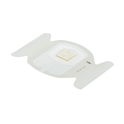 O 3M Tegaderm CHG Clorexidina Gluconato IV Curativo (7 x 8,5 cm) da Solventum Germany GmbH é um curativo antimicrobiano transparente com uma almofada central branca e sensor em um fundo branco simples, destinado a ajudar na redução de infecções por cateter.