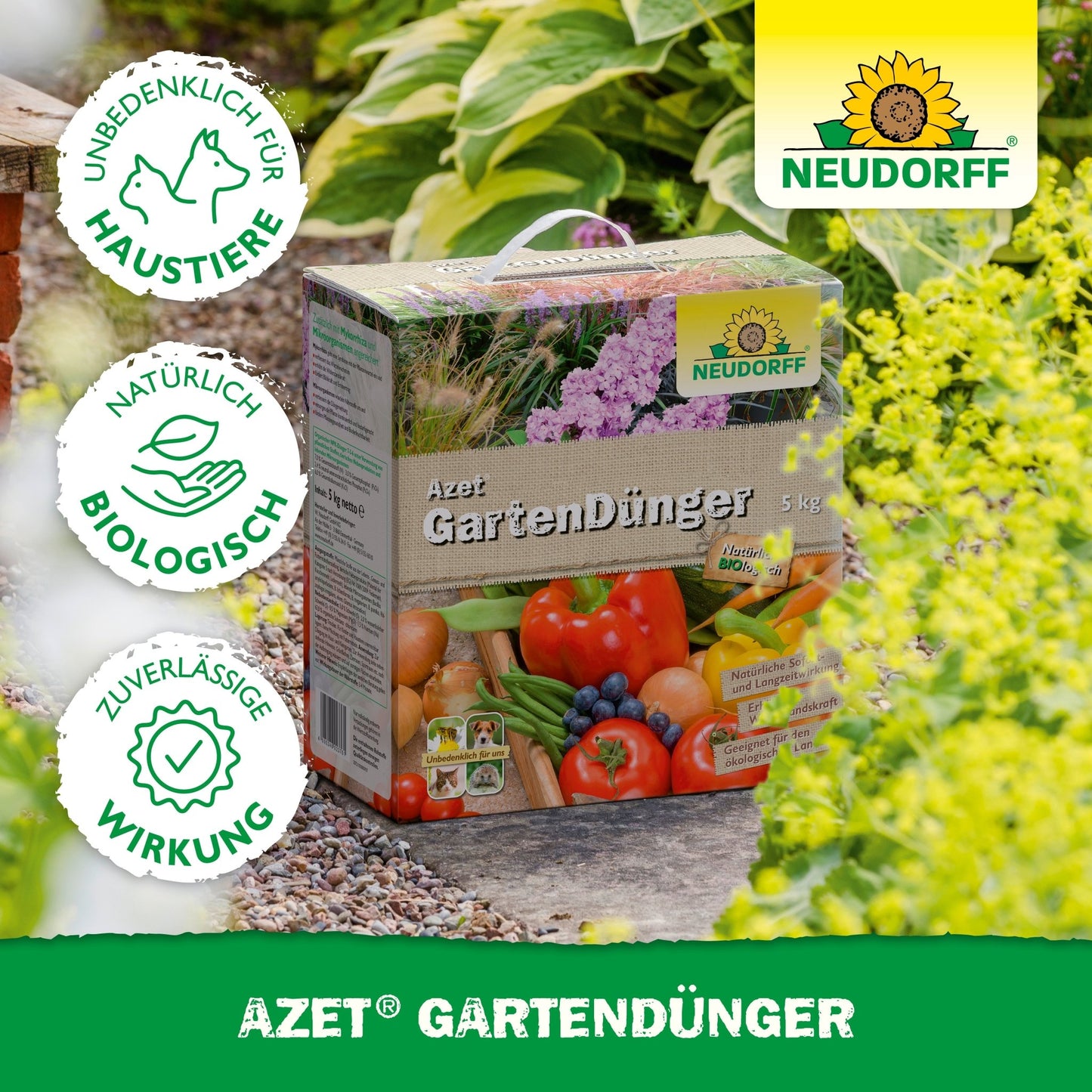 Uma caixa de Azet GartenDünger da Neudorff Shop está num caminho de jardim rodeada de plantas exuberantes e mostra imagens de vegetais, frutas e símbolos de segurança para animais de estimação, origem biológica e eficácia confiável.
