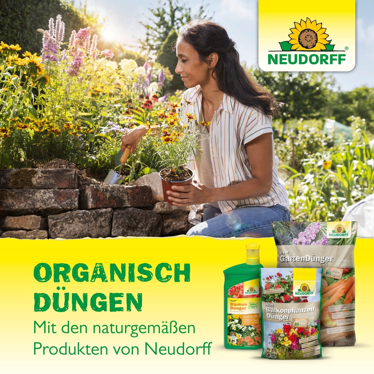 Uma mulher está a jardinar e coloca flores num vaso de pedra. À frente estão produtos do Fertilizante para Árvores, Arbustos e Sebes Azet da Neudorff Shop, com texto em alemão que promove a fertilização orgânica para o seu jardim com produtos naturais da Neudorff.