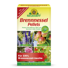 Neudorff Shop Brennnessel Pellets são um eficaz fortificante para plantas, que fornece 330 L de chorume de urtiga para apoiar o crescimento de plantas ornamentais, frutas e vegetais. A embalagem mostra imagens de flores, frutas e vegetais.