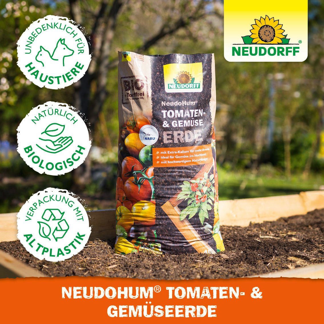 Um saco de NeudoHum Terra para Tomate & Legumes da Loja Neudorff está num canteiro de jardim, com símbolos de proteção animal, qualidade biológica e embalagem de plástico reciclado. O logotipo da Neudorff está no canto superior direito.