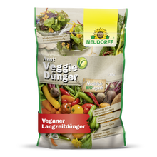 Azet VeggieDünger da Neudorff Shop é um fertilizante orgânico e vegano. A embalagem mostra diferentes tipos de vegetais com etiquetas alemãs em verde, amarelo e vermelho que destacam os detalhes do produto.