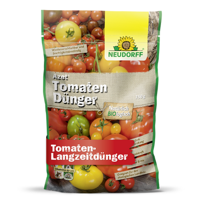 O saco de 750g de Azet TomatenDünger da Neudorff Shop é decorado com motivos de tomates e um logo de girassol amarelo. Este fertilizante orgânico completo fornece nutrientes naturais e duradouros para colheitas ricas de tomates.