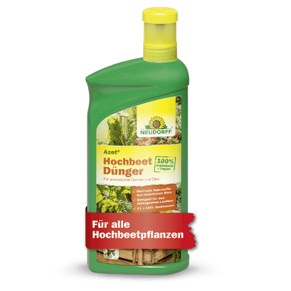 Uma garrafa de plástico verde da Neudorff Shop Azet HochbeetDünger líquido com tampa amarela, rotulada com 100% Bio, rica em nutrientes, ideal para plantas de canteiro elevado e com vegetais na frente.
